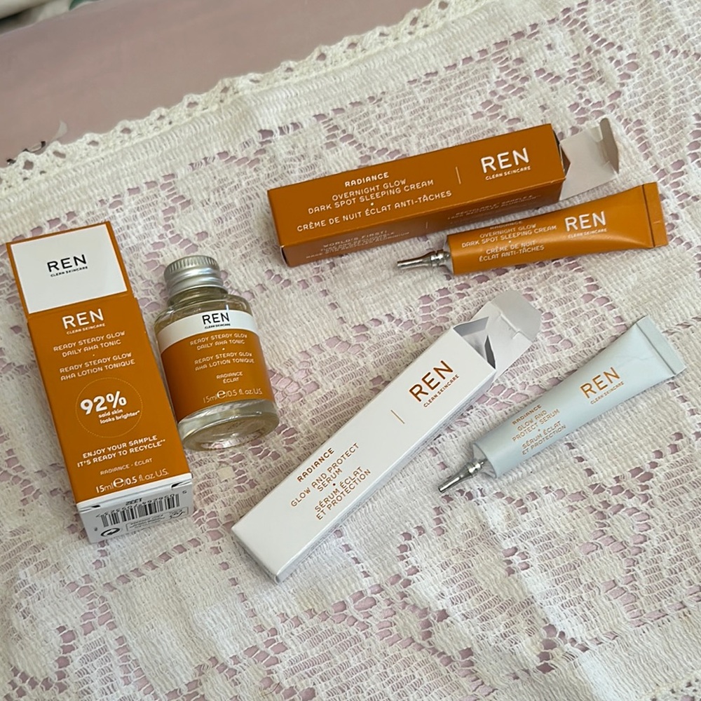 Radiance Glow Daily Vitamin C Gel Cream - Orange